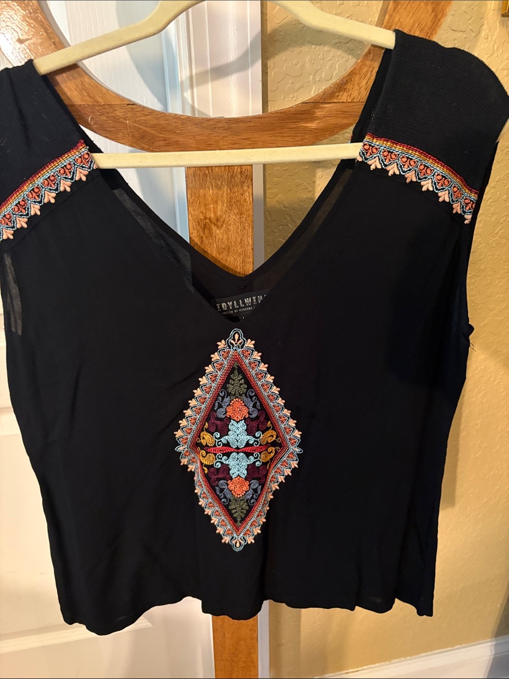 Idyllwind Black Tank Top with Multicolor Embroidered Medallion Large Miranda